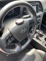 2017 Hyundai Sonata Sport - Interior Steering Wheel With Keys Image